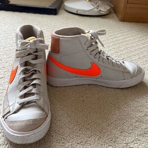 Nike Blazer Mid 77 Light Bone Orange Women’s Size 7.5